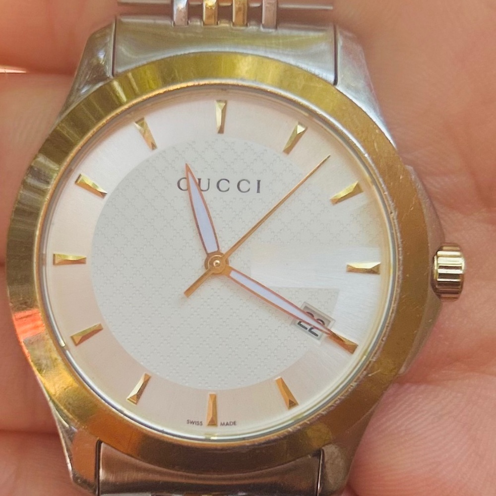 Gucci G Timeless 126.4 Men Watch 40mm Round Quartz White Dial Date Vintage Swiss